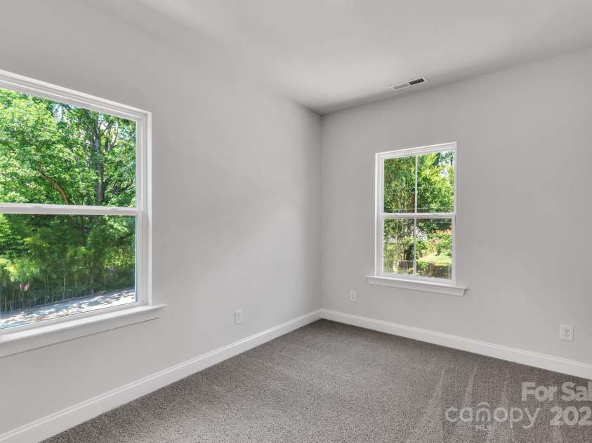 511 Greenwood Drive, Charlotte, NC 28217.  MLS# CAR4279866, YatesRealty ID 26903. 