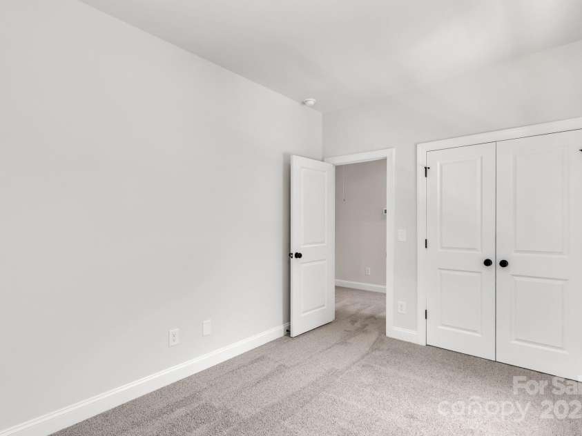 511 Greenwood Drive, Charlotte, NC 28217.  MLS# CAR4279866, YatesRealty ID 26903. 