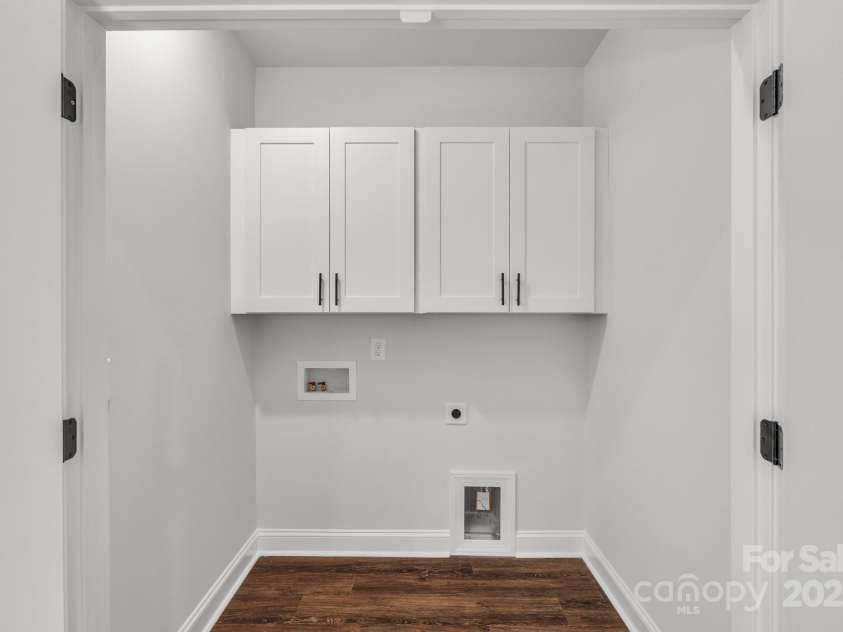 511 Greenwood Drive, Charlotte, NC 28217.  MLS# CAR4279866, YatesRealty ID 26903. 