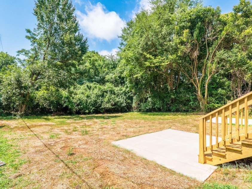 511 Greenwood Drive, Charlotte, NC 28217.  MLS# CAR4279866, YatesRealty ID 26903. 