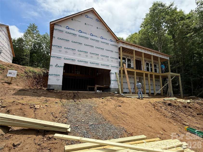 403 Huntington Woods Street, Lenoir, NC 28645.  MLS# CAR4378423, YatesRealty ID 26904. 