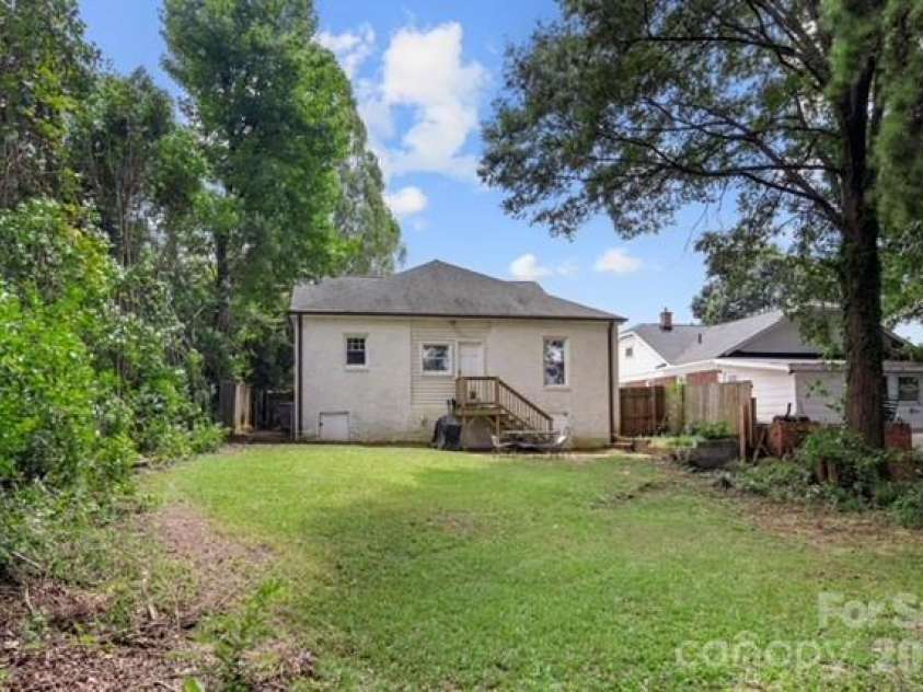 2308 Carmine Street, Charlotte, NC 28206.  MLS# CAR4387783, YatesRealty ID 26905. 