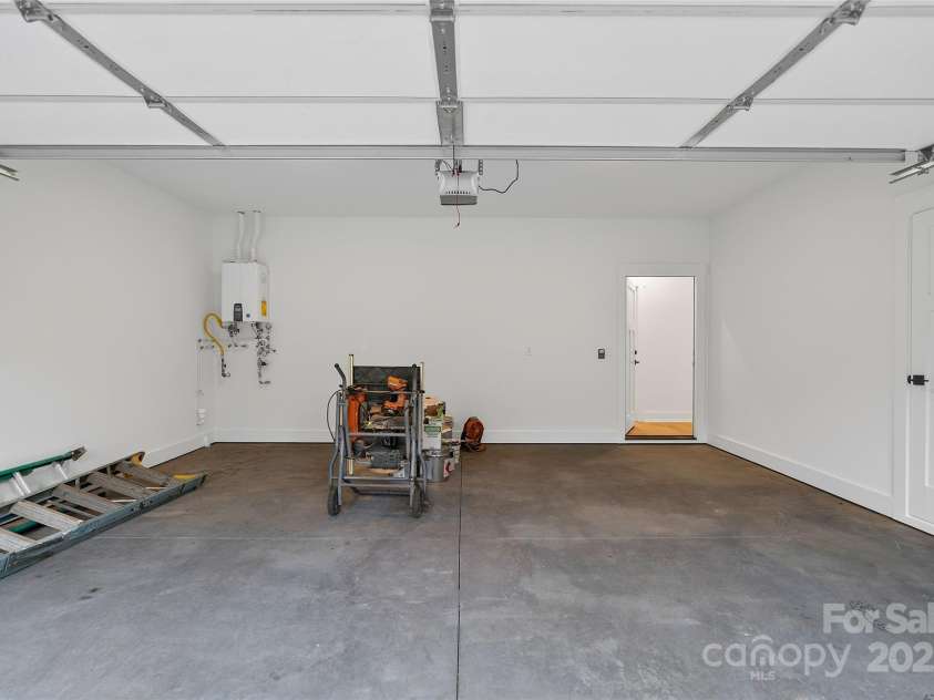 31 Hogans View Circle, Hendersonville, NC 28739.  MLS# CAR4244004, YatesRealty ID 26907. 2 car garage