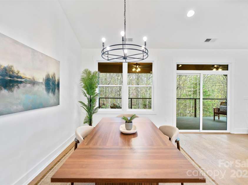 31 Hogans View Circle, Hendersonville, NC 28739.  MLS# CAR4244004, YatesRealty ID 26907. 