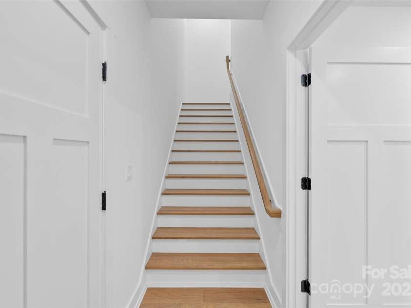 31 Hogans View Circle, Hendersonville, NC 28739.  MLS# CAR4244004, YatesRealty ID 26907. 