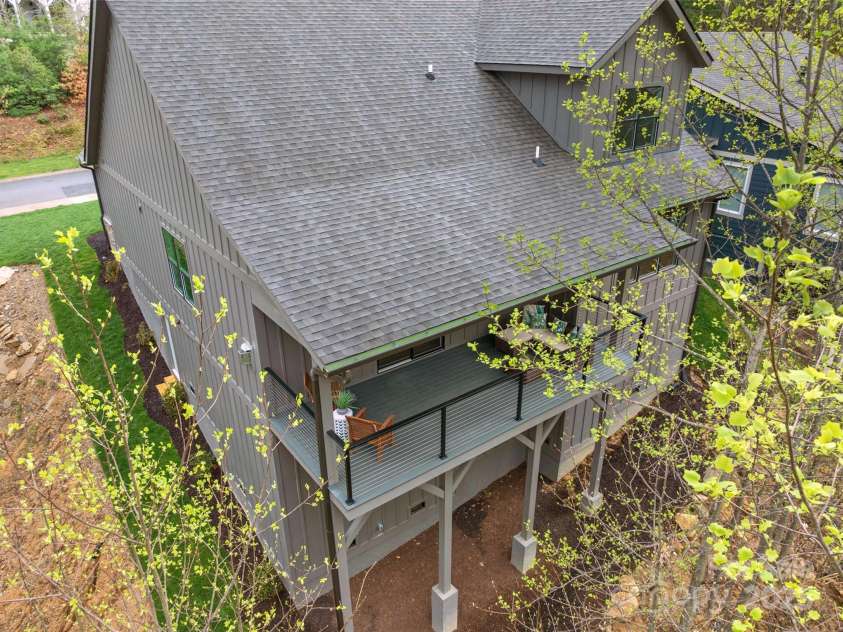 31 Hogans View Circle, Hendersonville, NC 28739.  MLS# CAR4244004, YatesRealty ID 26907. 