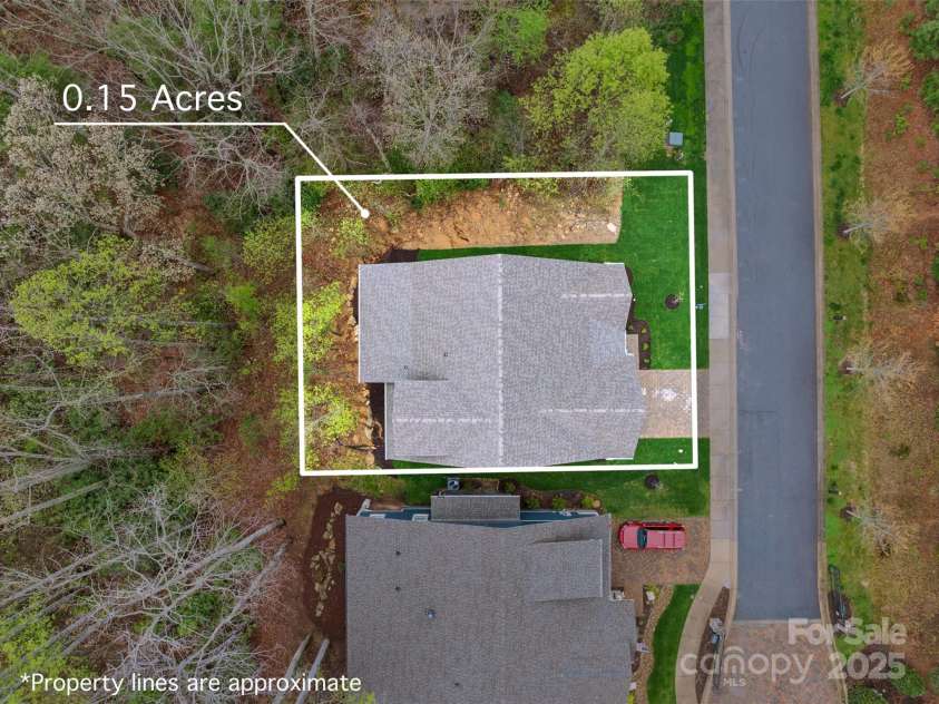 31 Hogans View Circle, Hendersonville, NC 28739.  MLS# CAR4244004, YatesRealty ID 26907. 