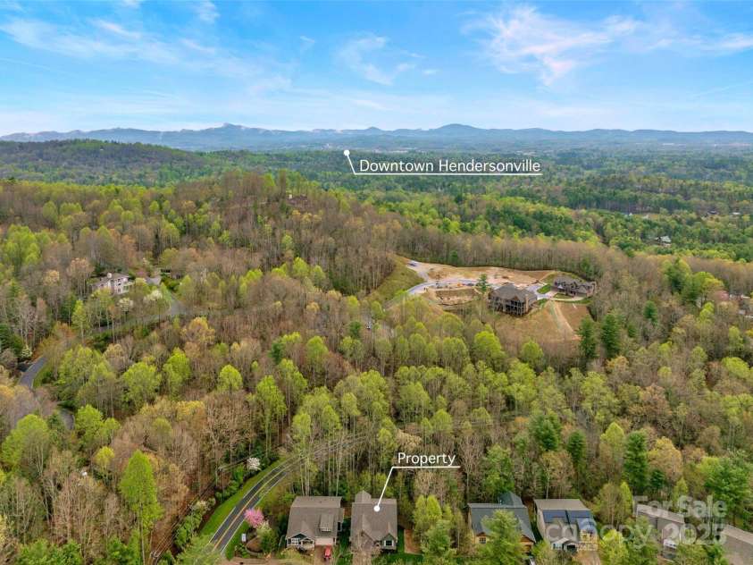 31 Hogans View Circle, Hendersonville, NC 28739.  MLS# CAR4244004, YatesRealty ID 26907. 