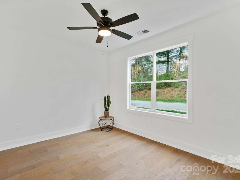 31 Hogans View Circle, Hendersonville, NC 28739.  MLS# CAR4244004, YatesRealty ID 26907. Guest Bedroom