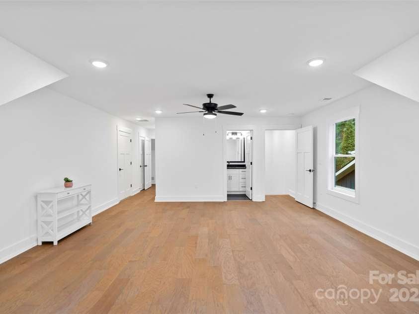 31 Hogans View Circle, Hendersonville, NC 28739.  MLS# CAR4244004, YatesRealty ID 26907. Upstairs 2nd Primary or flex space