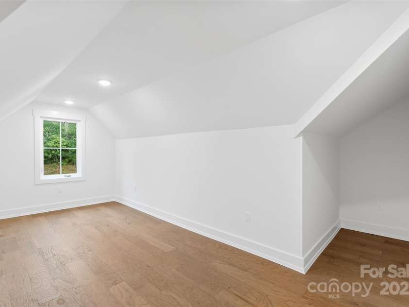 31 Hogans View Circle, Hendersonville, NC 28739.  MLS# CAR4244004, YatesRealty ID 26907. Upstairs Flex Space WIC