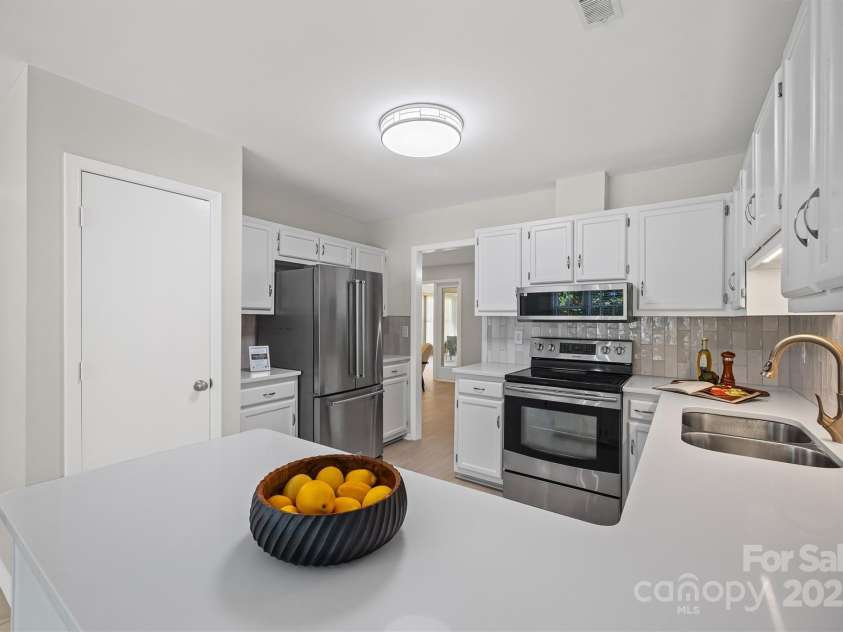 605 Ridgeway Drive, Belmont, NC 28012.  MLS# CAR4282726, YatesRealty ID 26908. 