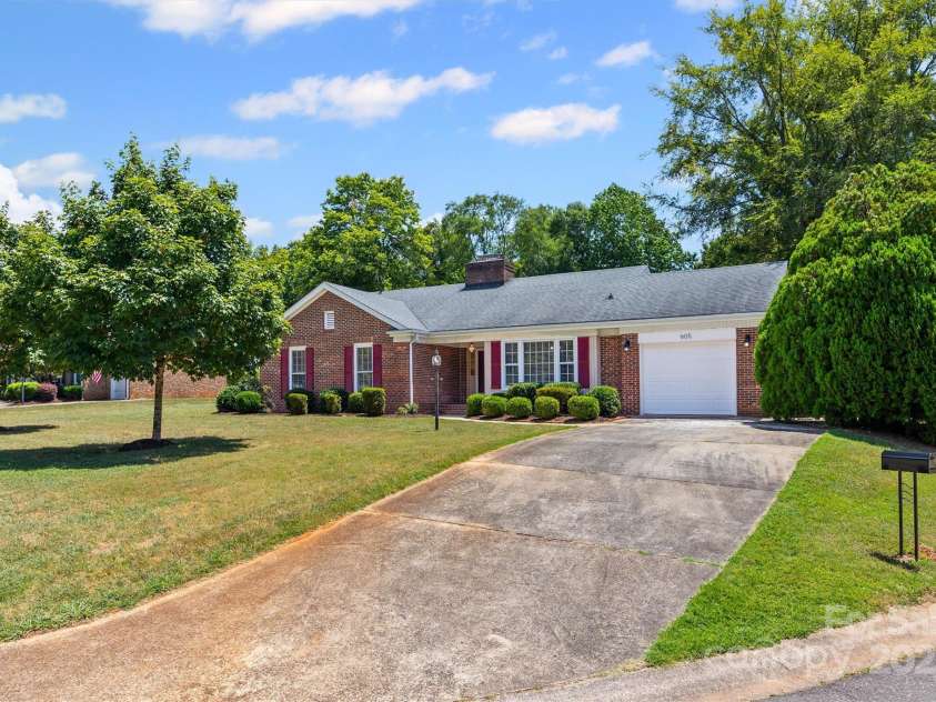 605 Ridgeway Drive, Belmont, NC 28012.  MLS# CAR4282726, YatesRealty ID 26908. 