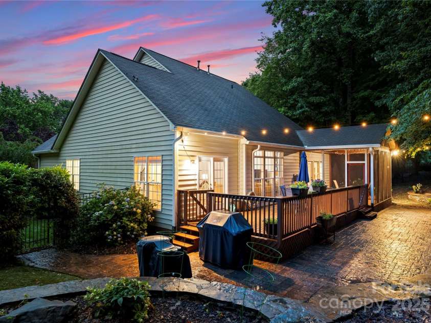 15301 Marsh Field Court, Huntersville, NC 28078.  MLS# CAR4258409, YatesRealty ID 26909. 