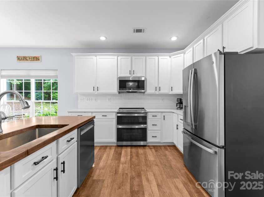 15301 Marsh Field Court, Huntersville, NC 28078.  MLS# CAR4258409, YatesRealty ID 26909. 