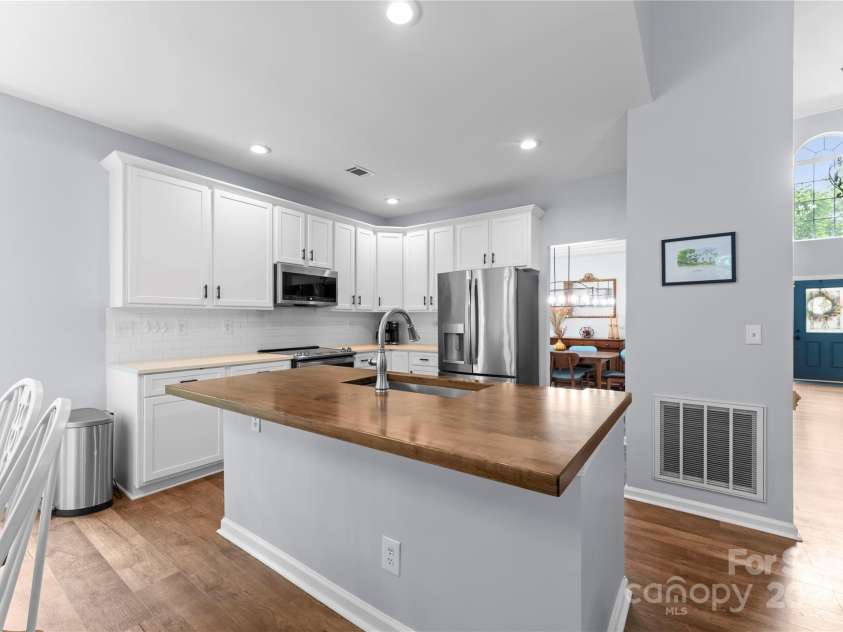 15301 Marsh Field Court, Huntersville, NC 28078.  MLS# CAR4258409, YatesRealty ID 26909. 
