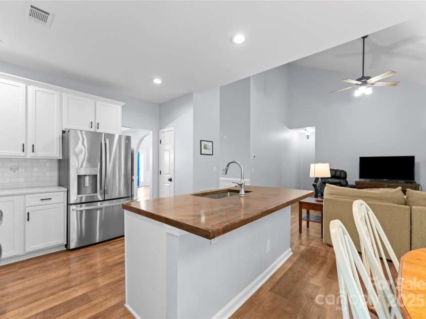 15301 Marsh Field Court, Huntersville, NC 28078.  MLS# CAR4258409, YatesRealty ID 26909. 