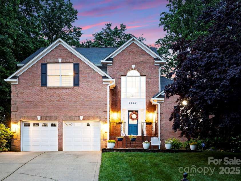 15301 Marsh Field Court, Huntersville, NC 28078.  MLS# CAR4258409, YatesRealty ID 26909. 