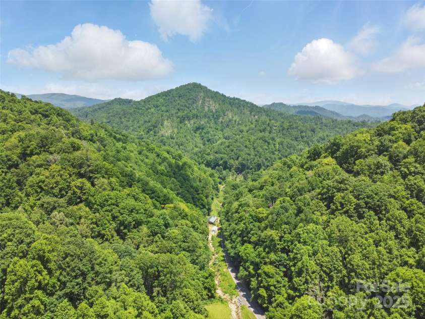 3829 Coxes Creek Road, Burnsville, NC 28714.  MLS# CAR4246043, YatesRealty ID 26911. 