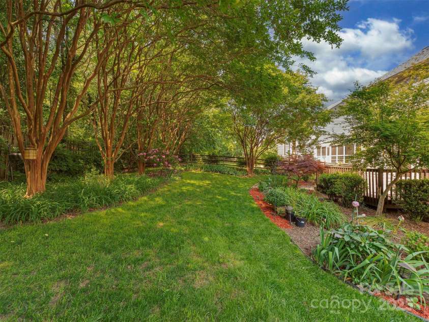 2825 Redfield Drive, Charlotte, NC 28270.  MLS# CAR4253533, YatesRealty ID 26913. 