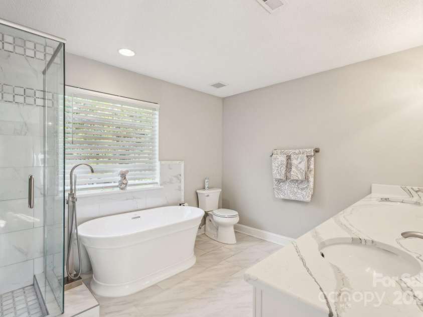 3223 Rheinwood Court, Matthews, NC 28105.  MLS# CAR4253678, YatesRealty ID 26914. 
