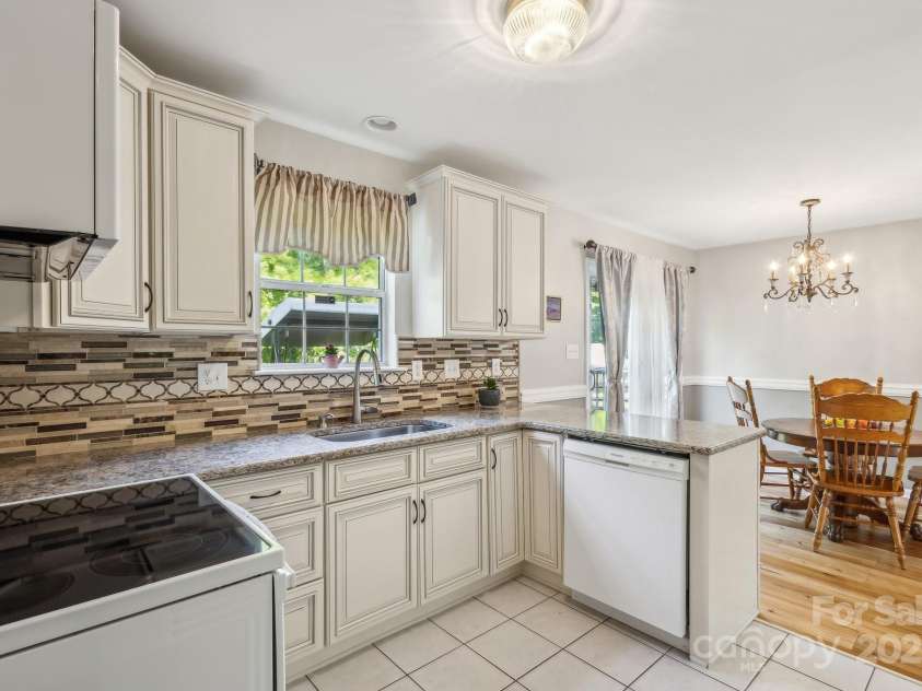 3223 Rheinwood Court, Matthews, NC 28105.  MLS# CAR4253678, YatesRealty ID 26914. 