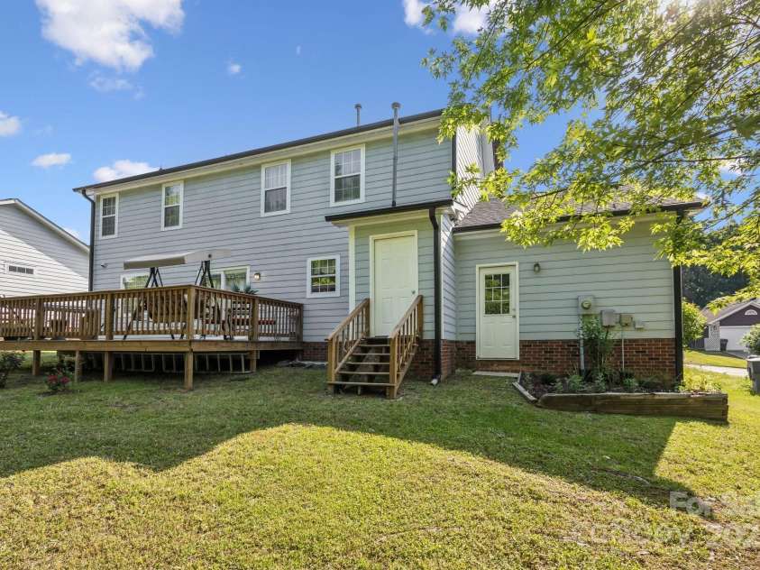 3223 Rheinwood Court, Matthews, NC 28105.  MLS# CAR4253678, YatesRealty ID 26914. 