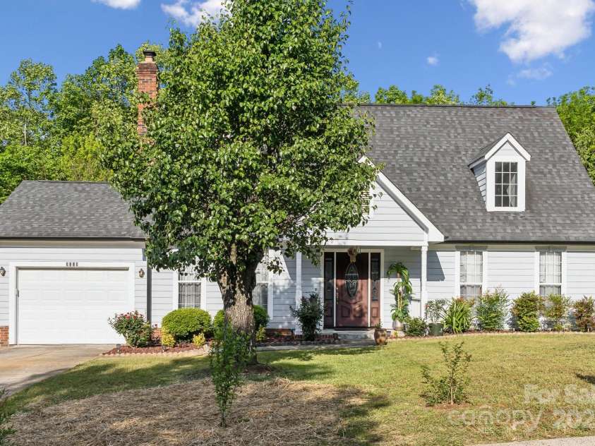 3223 Rheinwood Court, Matthews, NC 28105.  MLS# CAR4253678, YatesRealty ID 26914. 