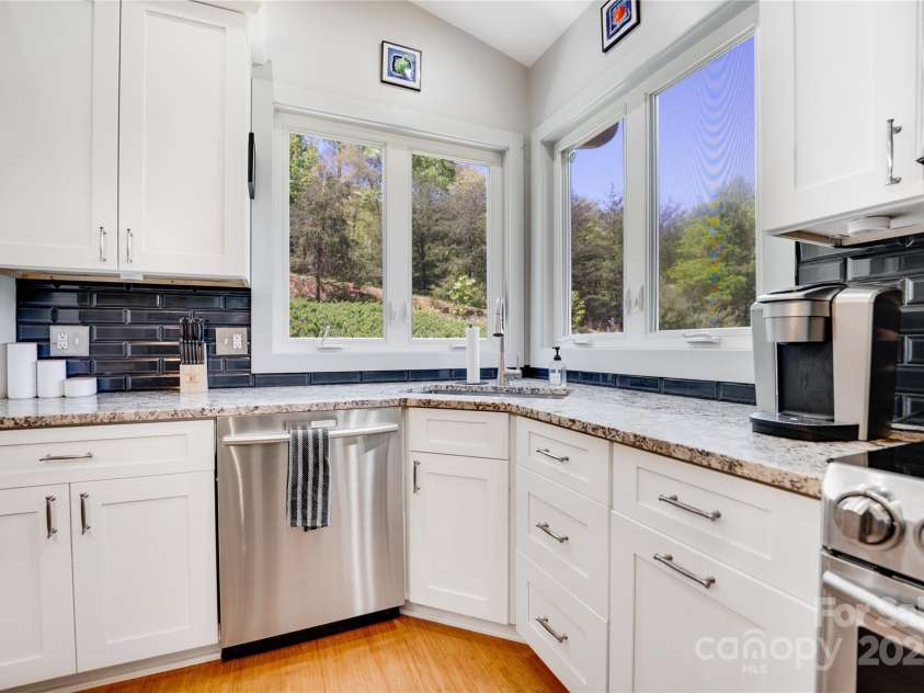 21 Kylie Grace Lane, Candler, NC 28715.  MLS# CAR4264412, YatesRealty ID 26915. 