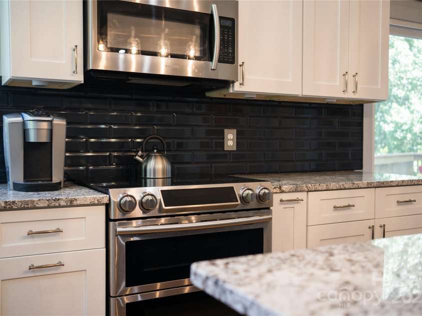 21 Kylie Grace Lane, Candler, NC 28715.  MLS# CAR4264412, YatesRealty ID 26915. 