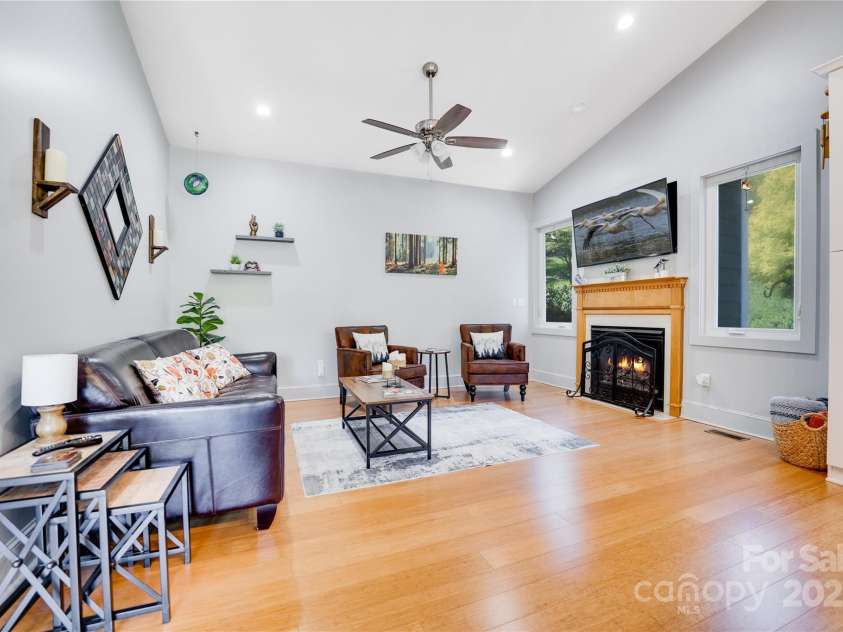 21 Kylie Grace Lane, Candler, NC 28715.  MLS# CAR4264412, YatesRealty ID 26915. 