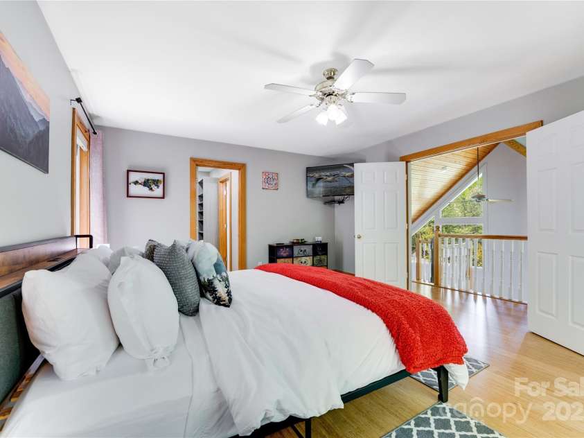 21 Kylie Grace Lane, Candler, NC 28715.  MLS# CAR4264412, YatesRealty ID 26915. 