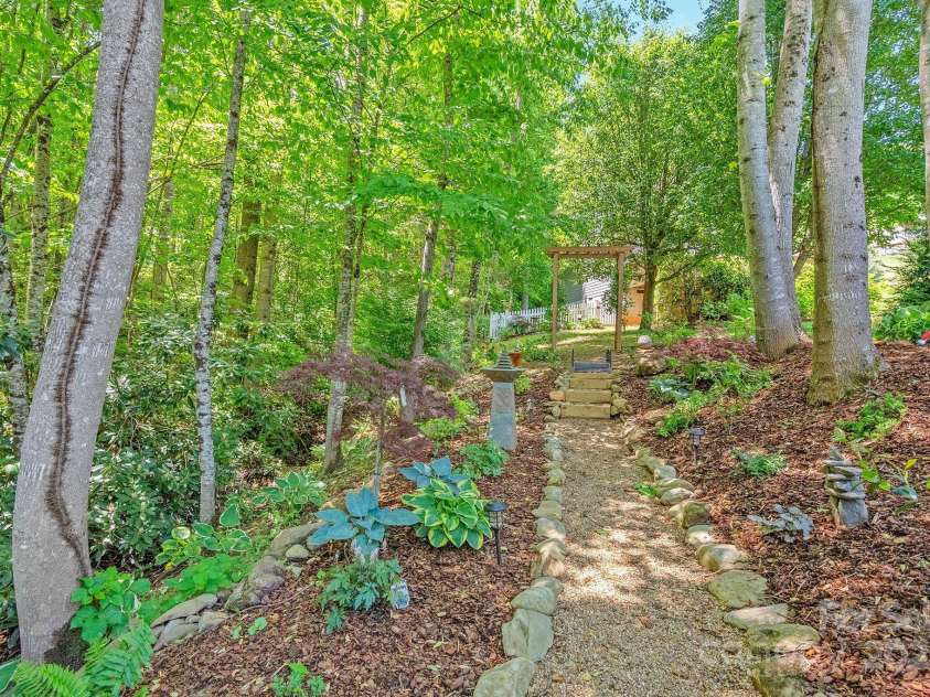 21 Kylie Grace Lane, Candler, NC 28715.  MLS# CAR4264412, YatesRealty ID 26915. 