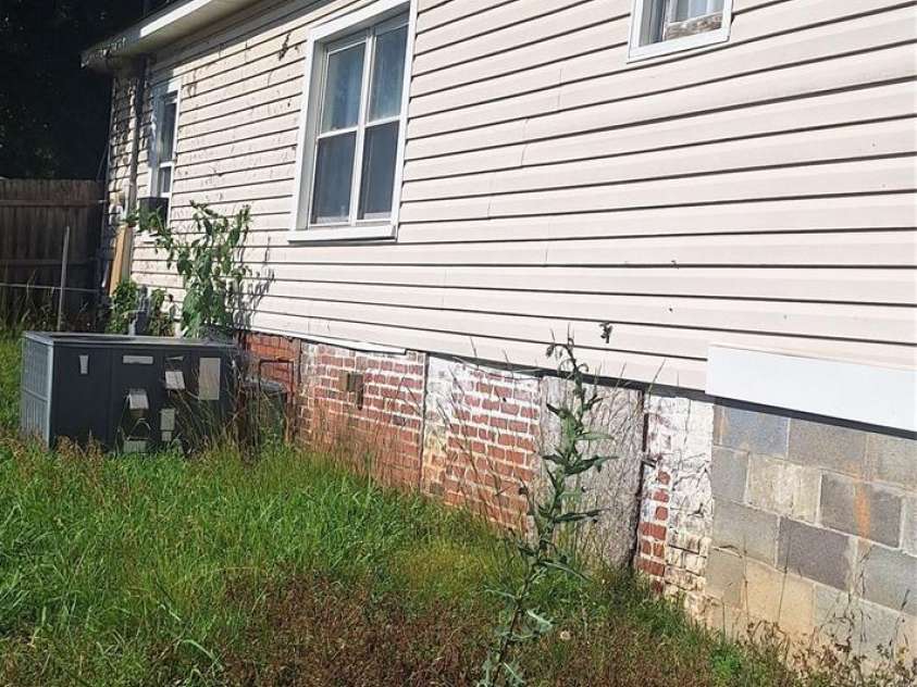 731 Third Avenue, Gastonia, NC 28054.  MLS# CAR4387838, YatesRealty ID 26916. Right side