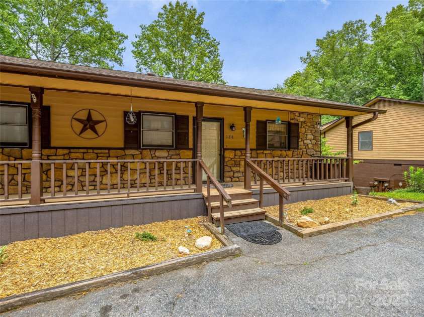 128 View De Lake Drive, Etowah, NC 28729.  MLS# CAR4274148, YatesRealty ID 26919. Tranquil end unit mins to charming eateries and shops!