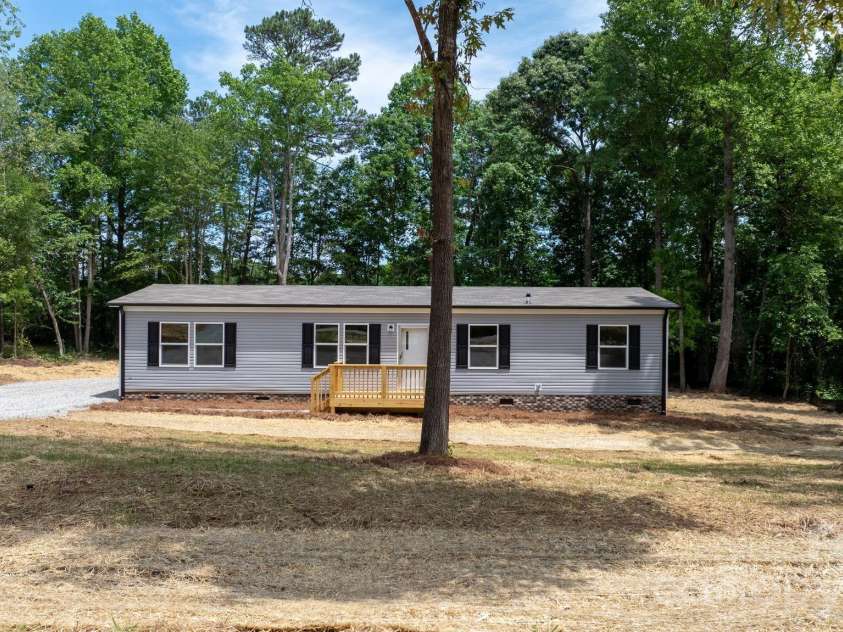 1331 Maiden Wood Circle, Maiden, NC 28650.  MLS# CAR4388075, YatesRealty ID 26919. 