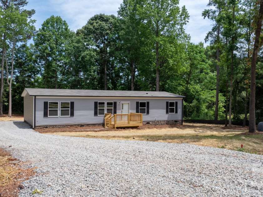 1331 Maiden Wood Circle, Maiden, NC 28650.  MLS# CAR4388075, YatesRealty ID 26919. 