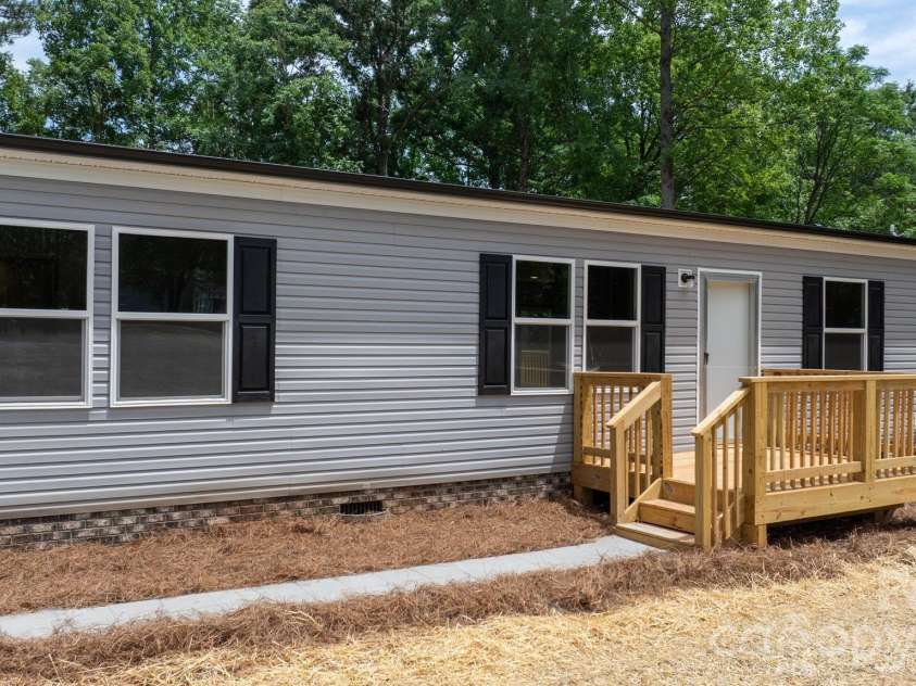 1331 Maiden Wood Circle, Maiden, NC 28650.  MLS# CAR4388075, YatesRealty ID 26919. 