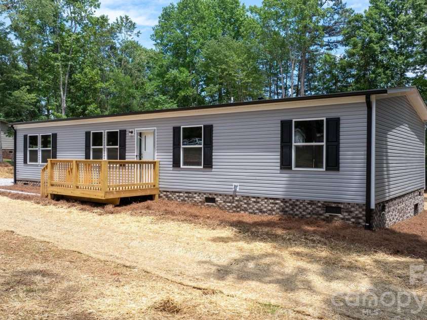 1331 Maiden Wood Circle, Maiden, NC 28650.  MLS# CAR4388075, YatesRealty ID 26919. 