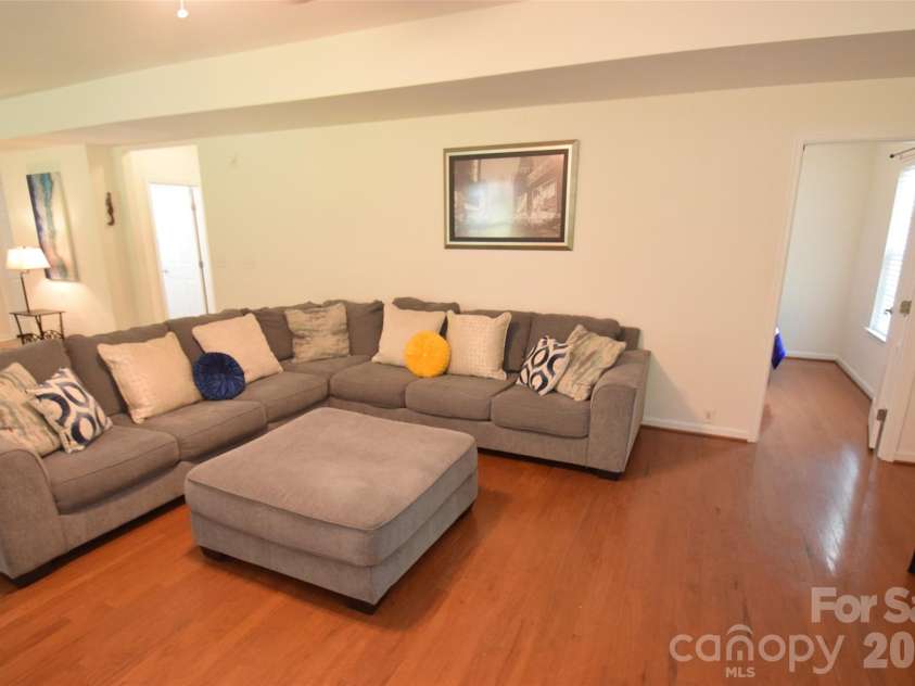 3419 Ashley View Drive, Charlotte, NC 28213.  MLS# CAR4387802, YatesRealty ID 26920. 