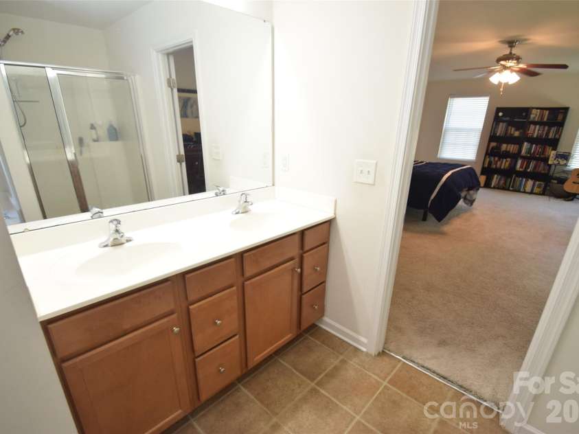 3419 Ashley View Drive, Charlotte, NC 28213.  MLS# CAR4387802, YatesRealty ID 26920. 
