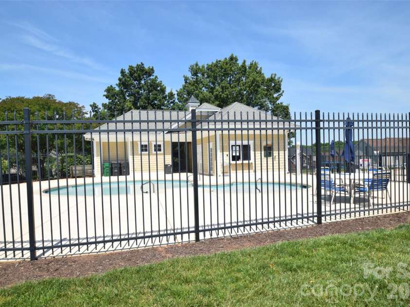 3419 Ashley View Drive, Charlotte, NC 28213.  MLS# CAR4387802, YatesRealty ID 26920. 