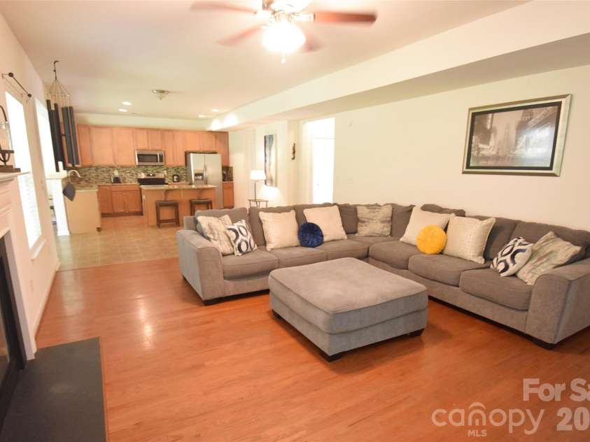 3419 Ashley View Drive, Charlotte, NC 28213.  MLS# CAR4387802, YatesRealty ID 26920. 