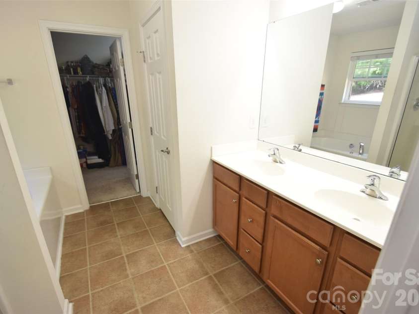 3419 Ashley View Drive, Charlotte, NC 28213.  MLS# CAR4387802, YatesRealty ID 26920. Double sinks in primary bath