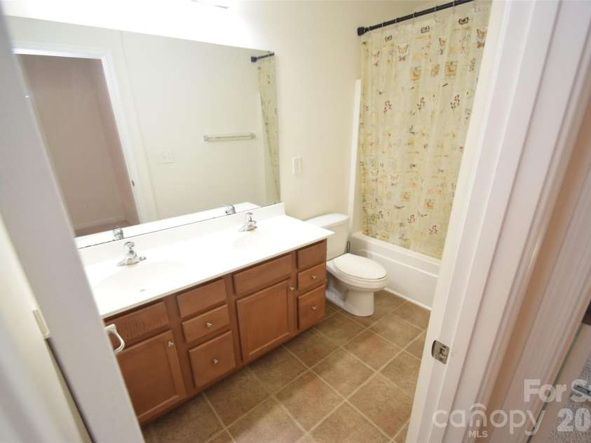 3419 Ashley View Drive, Charlotte, NC 28213.  MLS# CAR4387802, YatesRealty ID 26920. Double sinks in primary bath