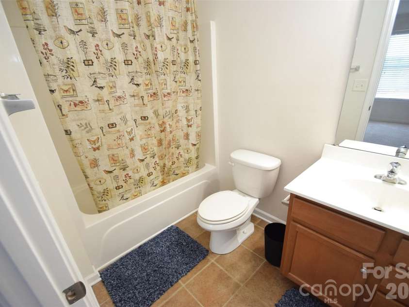 3419 Ashley View Drive, Charlotte, NC 28213.  MLS# CAR4387802, YatesRealty ID 26920. Full private bath in bedroom #4