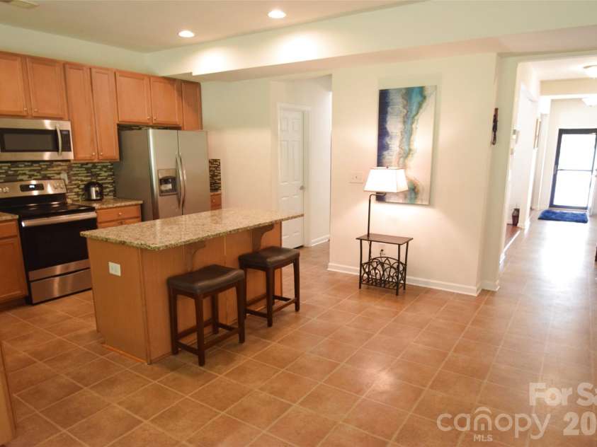 3419 Ashley View Drive, Charlotte, NC 28213.  MLS# CAR4387802, YatesRealty ID 26920. Huge kitchen area with granite
