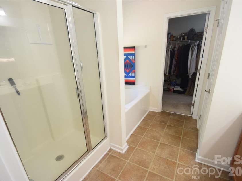 3419 Ashley View Drive, Charlotte, NC 28213.  MLS# CAR4387802, YatesRealty ID 26920. Large shower in primary bath