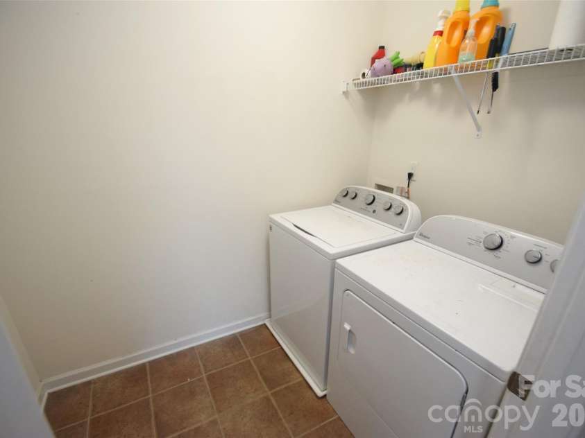 3419 Ashley View Drive, Charlotte, NC 28213.  MLS# CAR4387802, YatesRealty ID 26920. Laundry room