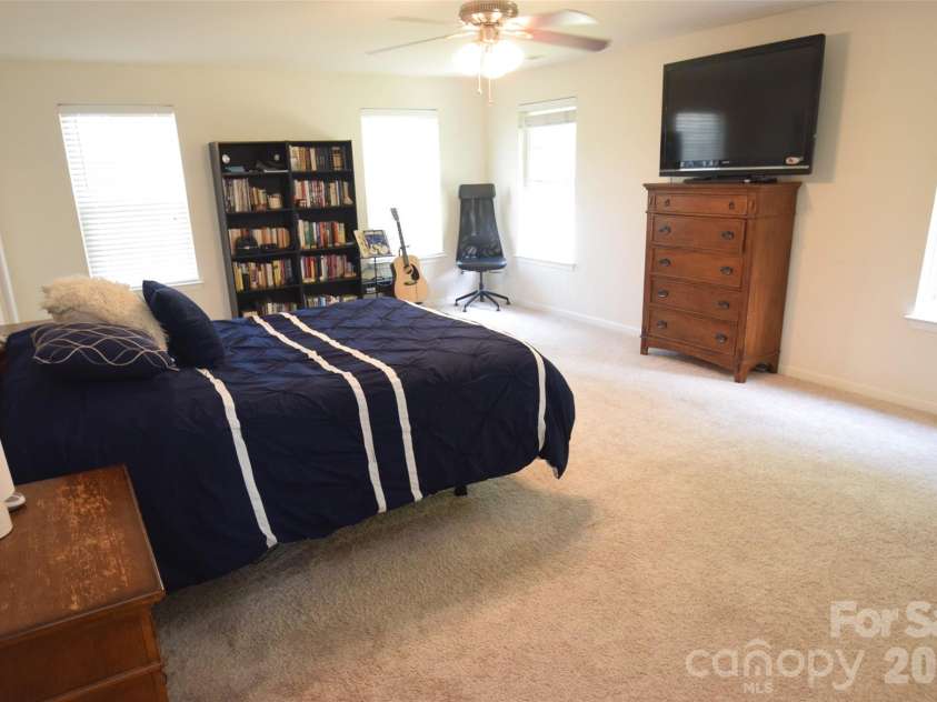 3419 Ashley View Drive, Charlotte, NC 28213.  MLS# CAR4387802, YatesRealty ID 26920. Primary bedroom is large enough for seating area
